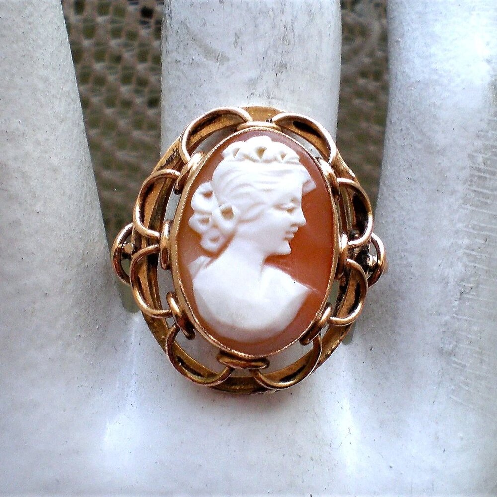 LARGE Vintage Designer Solid 14K Yellow Gold Carved Shell Cameo Cocktail Ring
